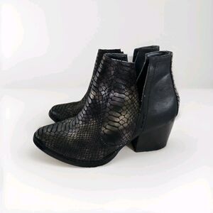 Laura Marano Not Rated Black Faux Leather 3" Heeled Boot Bootie Snakeskin Sz 8